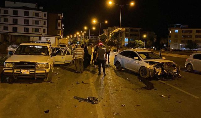 Elazığ'da zincirleme trafik kazası: 4 yaralı
