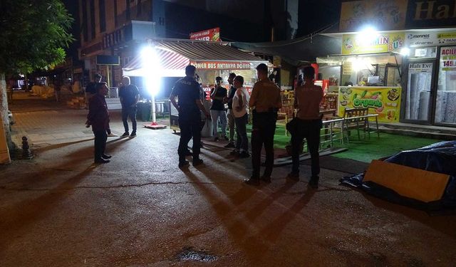 Malatya'da dönercide bıçaklı kavga: 2 yaralı