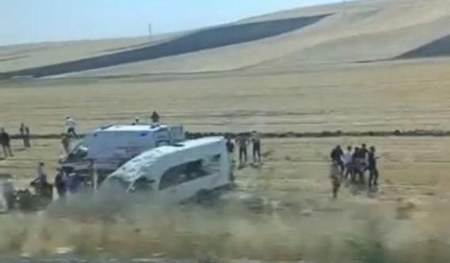 Malazgirt yolunda kaza: 1'i ağır 10 kişi yaralandı