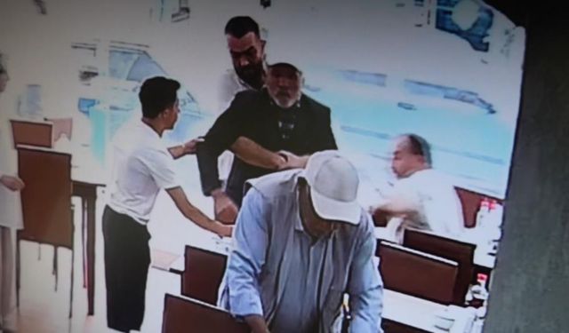 Boğazına yemek kaçan yaşlı adamı Heimlich manevrasıyla kurtardı