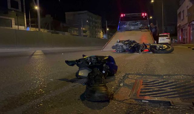 Bursa'da motosiklet işletme girişine çarptı