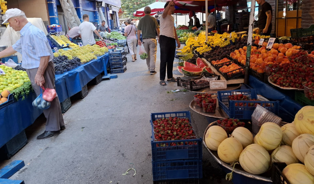 Eskişehir Bağlar Pazarı’nda fiyatlar el yakıyor