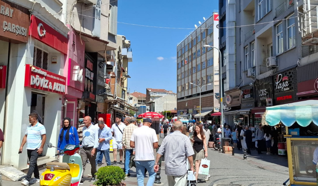Eskişehir'de vatandaşlar çarşıya akın etti