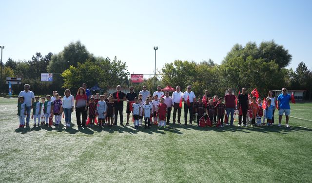 Zaferden Kurtuluşa Mini Minikler Futbol Şenliği Eskişehir’de Başladı