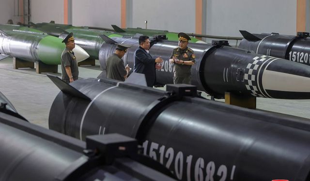 Kuzey Kore lideri Kim Jong-Un, yeni füze fabrikasını denetledi