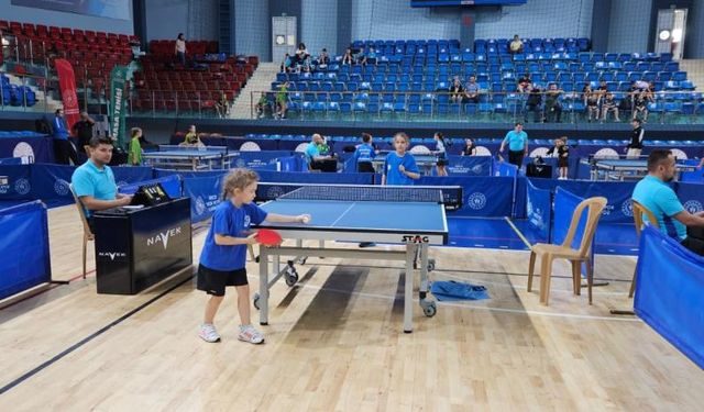 Minik sporcular şampiyon olmak için ter döktü