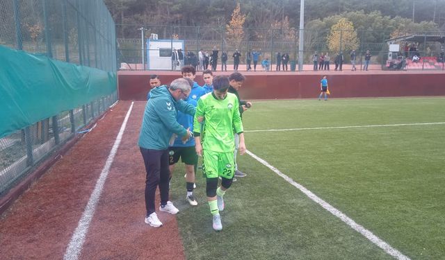 Kaleci Ahmet hastaneye kaldırıldı