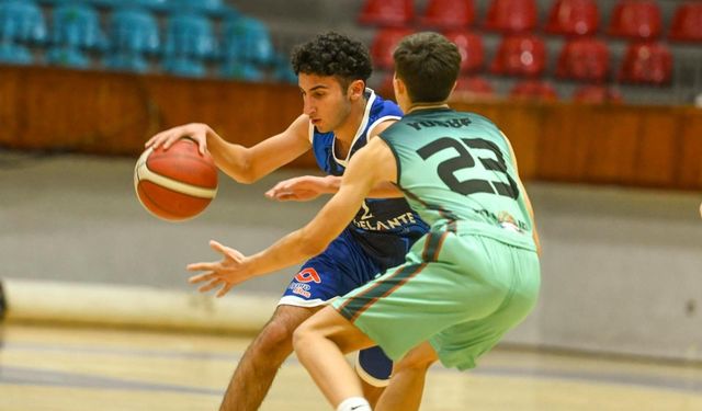 Pota'da U 18'ler parkede