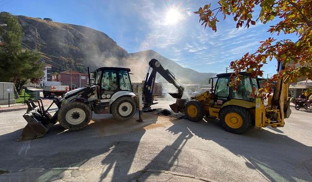 İnönü'de asfalt onarım çalışmaları devam ediyor