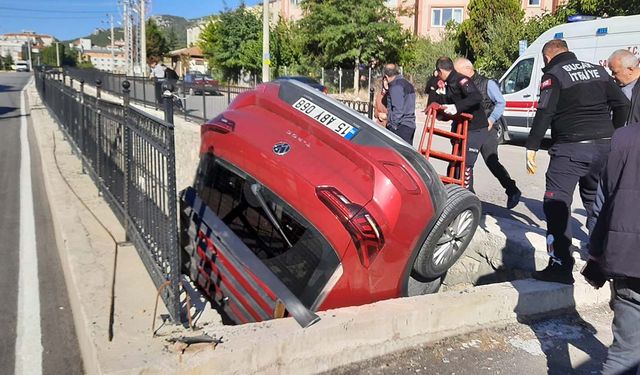Burdur'da otomobil kanala düştü: 1 yaralı
