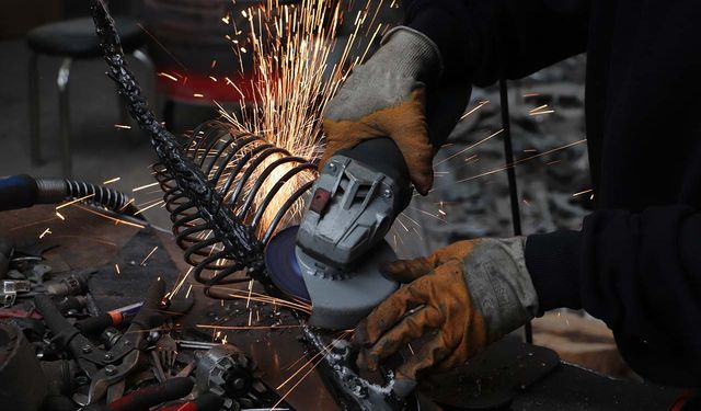 Eskişehirli genç heykeltıraş metalle ilhamını şekillendiriyor