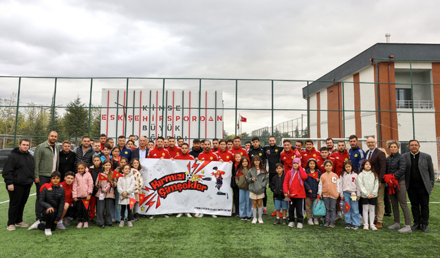 Kız çocukları Eskişehirspor’la hayallerine koştu