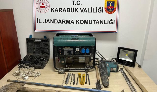 Kaçak kazı yapan 4 kişi suçüstü yakalandı