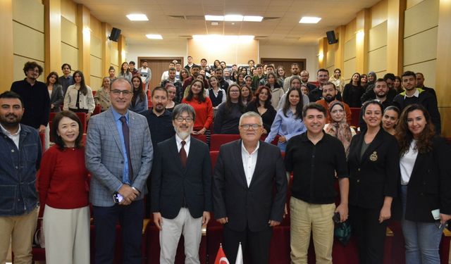 Edebiyat Fakültesinde İngilizce Öğrenici Sözlükleri Konferansı