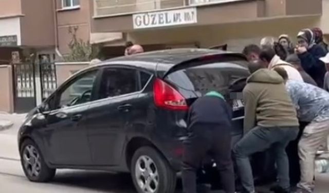 Mahallede yürekleri ağza getiren kaza: 8 yaşındaki çocuk altında kaldı