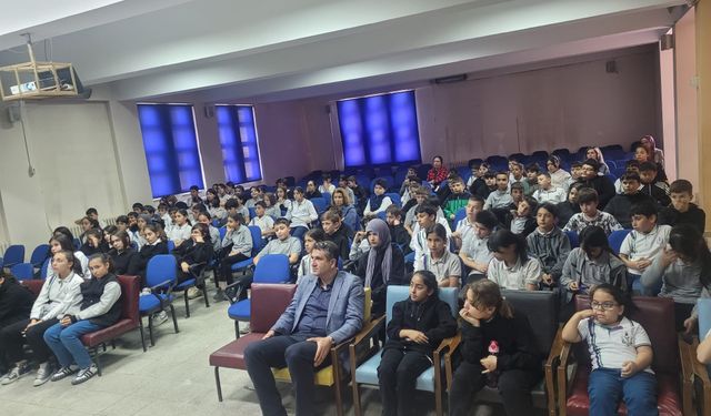 Eskişehir Orgeneral Halil Sözer Ortaokulu’nda ‘Dünya Hayvanları Koruma Günü farklı etkinliklerle kutlandı