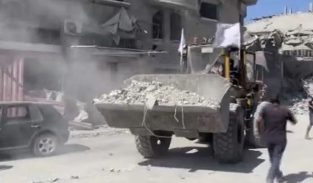 İsrail'in çekildiği Gazze'de enkaz kaldırma çalışmaları başladı