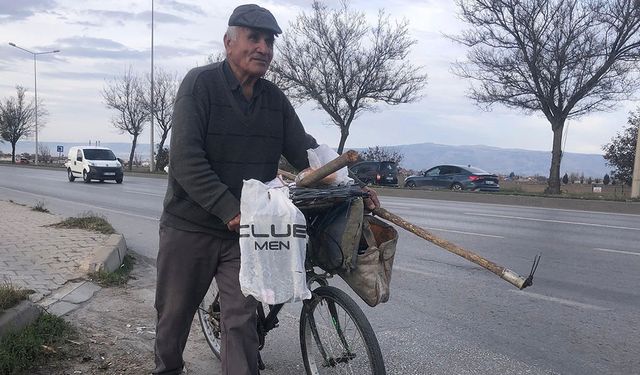84 yaşında pedal çevirerek geçimini sağlıyor
