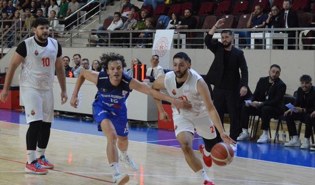 Sezonun ilk yenilgisi 70-72