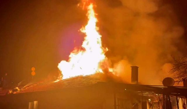 Kula'da gece saatlerinde yangın paniği