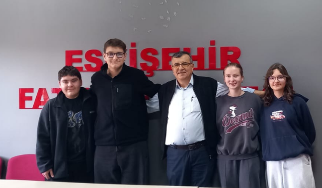 Ebeveynlerinden sonra çocuklarını da okutuyor