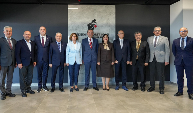 Ayşe Ünlüce ve Jale Nur Süllü Eskişehir Konseyi toplantısına katıldı