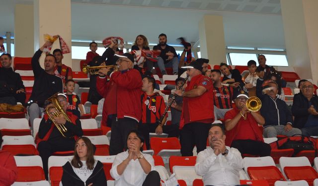 Bando Es Es coşturdu