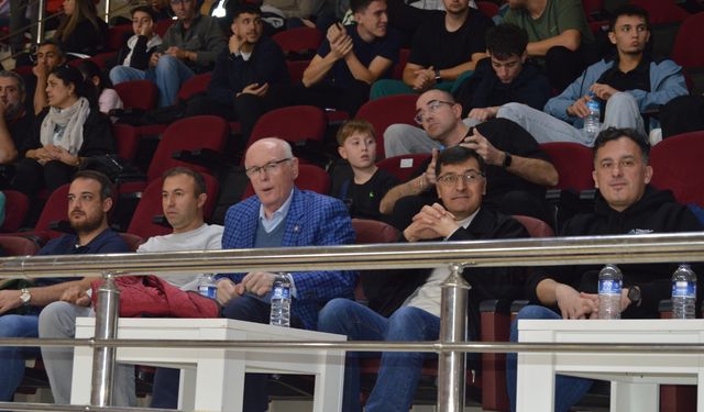 Başkan Kurt da maçtaydı