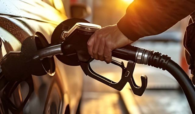 Akaryakıt zammı tabelaya yansıdı: Motorin bazı illerde 62 liraya dayandı