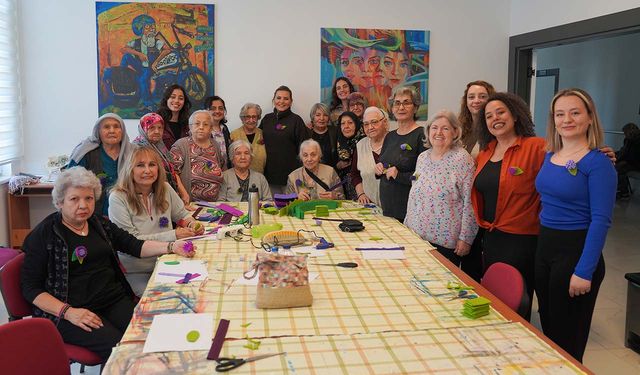 Eskişehir'de dayanışmanın sembolü olarak keçeden broşlar yaptılar