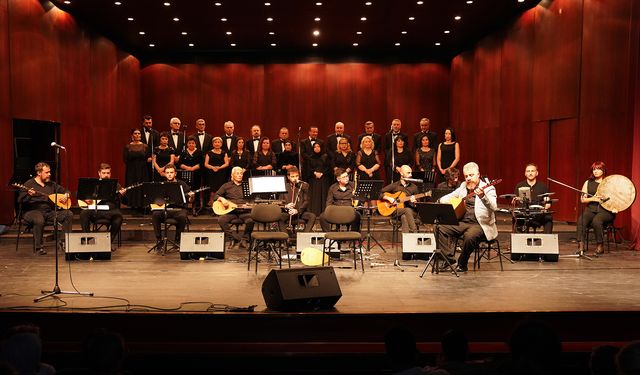 Tepebaşı Belediyesi Türk Halk Müziği Korosu’ndan Öğretmenler Günü’ne özel konser