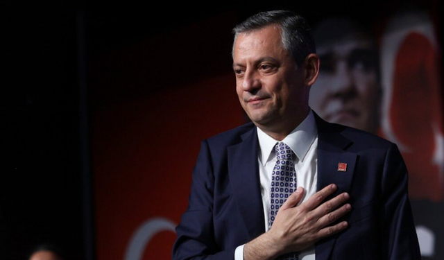 Özgür Özel yeniden CHP Genel Başkanı seçildi