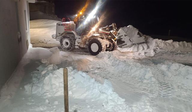 Şırnak’ta gece kar mesaisi devam ediyor