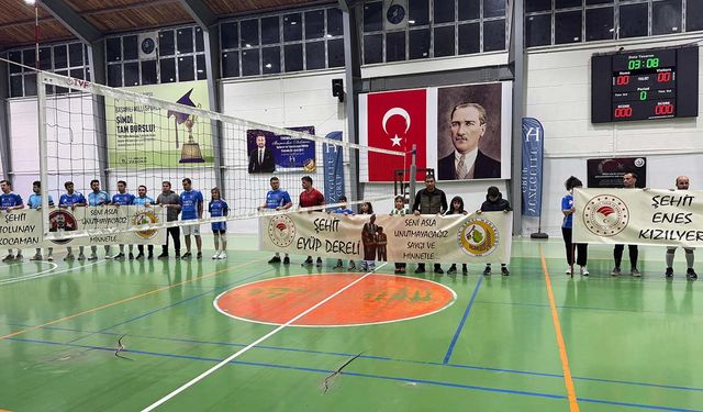 Sivrihisar’daki voleybol turnuvasında orman şehitlerine anlamlı anma