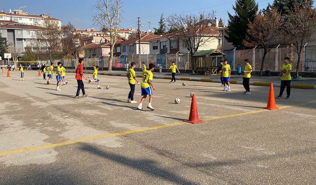 Bu okul futbol branşında üst üste 10 yıldır şampiyon