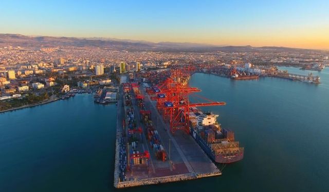 Bakan Uraloğlu: "Kasım ayında limanlarımızda elleçlenen yük miktarı 46 milyon 863 bin 236 ton olarak gerçekleşti"