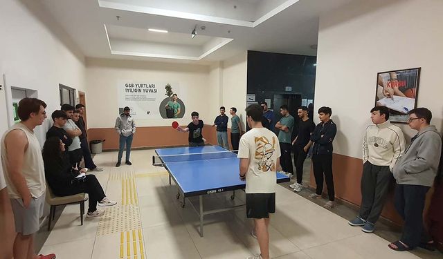 Eskişehir'de yurtlarda kalan öğrenciler düzenlenen etkinlikler ile sosyalleşiyor