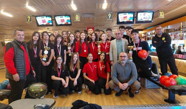 Eskişehir'de 'Okul Sporları Bowling Müsabakaları' tamamlandı