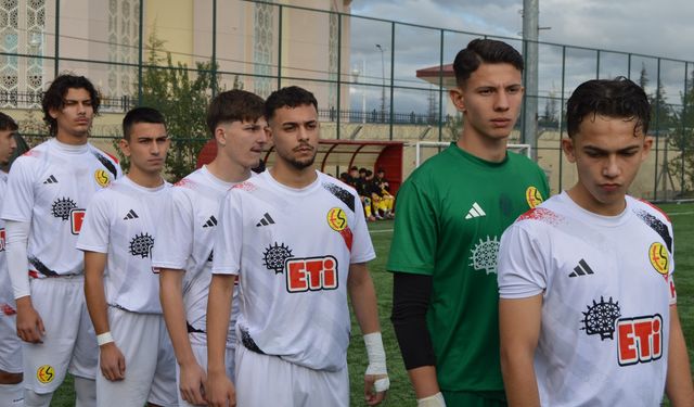 Perdeyi 2-2 ile kapattılar