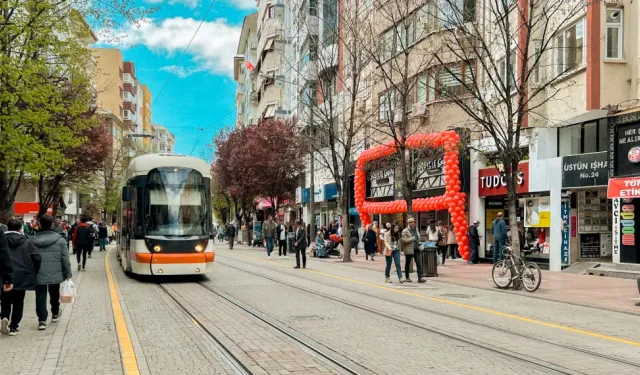 Eskişehir'de fırtına başladı: Tramvay seferleri aksadı!