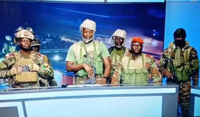 Benin’de darbe girişimi: Askerler hükümeti feshettiklerini ilan etti