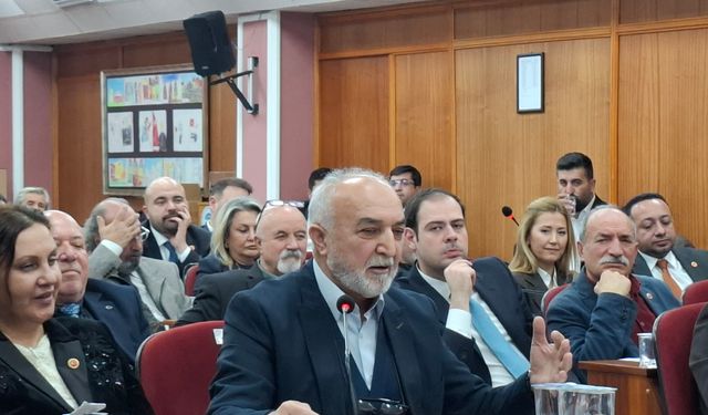 AK Partili Kepez Yeni Yıl Pazarı'ndaki etkinlikleri eleştirdi: Manevi değerlerle örtüşmüyor