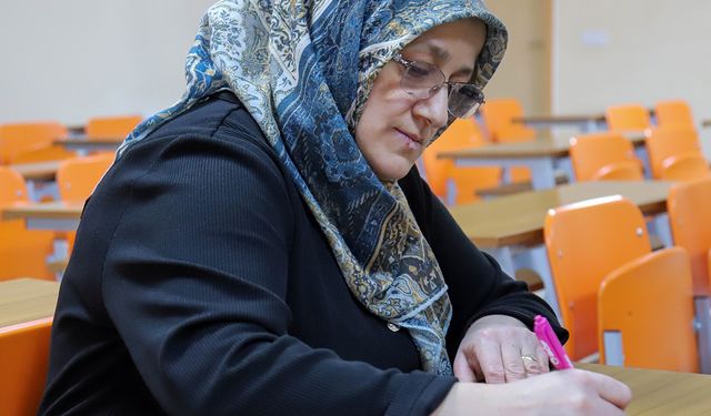 Hem anne hem çalışan hem öğrenci; O Gümüşhane Üniversitesi’nin Sibel Ablası