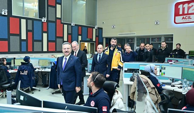 Vali Aksoy, yılbaşında çalışan 112 Acil Çağrı Merkezi personelini ziyaret etti
