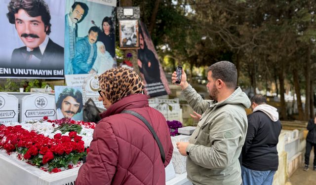 Ferdi Tayfur vefatının 1. yıl dönümünde mezarı başında anıldı