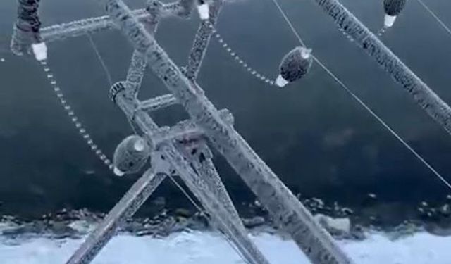 Eskişehir'de gölette 7 santim buz: Oltalar dondu!