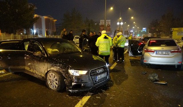 Erzurum’da kırmızı ışık faciası: 3 araç birbirine girdi