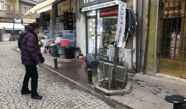 Eskişehir'de şiddetli fırtına ortalığı birbirine kattı