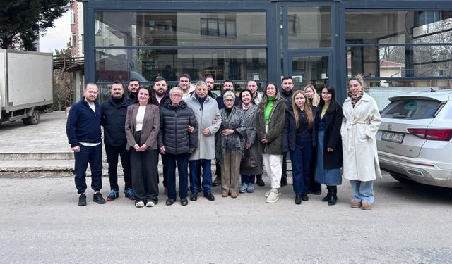 Eskişehir'de ilkokul arkadaşları 24 yıl sonra buluştu