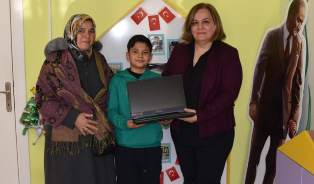 Eskişehir'de anlamlı dayanışma: Kanseri yenen çocuğun bilgisayar hayali gerçek oldu
